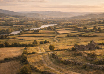 Environmental Clues and the Geography of Historical Regions