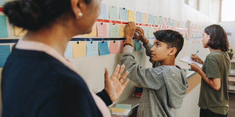 Mapping Time: Building Clear Historical Timelines for Learning