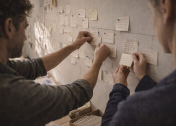 Selecting Focal Points for Thematic Historical Timelines