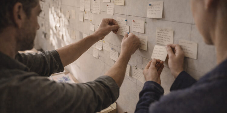 Selecting Focal Points for Thematic Historical Timelines