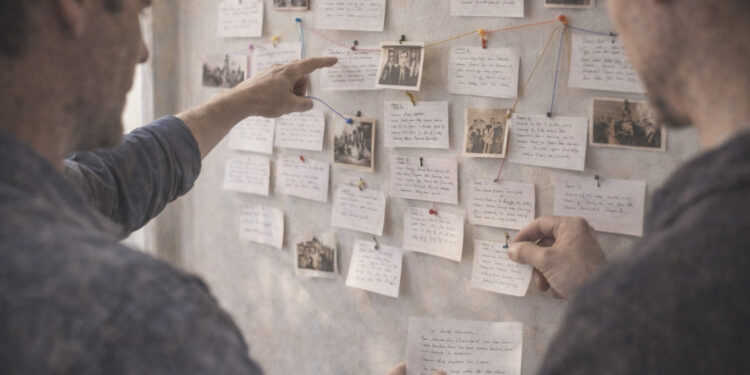 Narrative Tools for Compact and Insightful Life Sketches