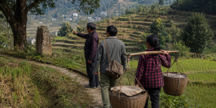 Invisible Routes: How Daily Life Crafts Regional Histories