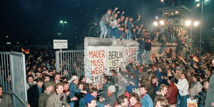 Timeline: The Berlin Wall — Rise, Life, and Collapse